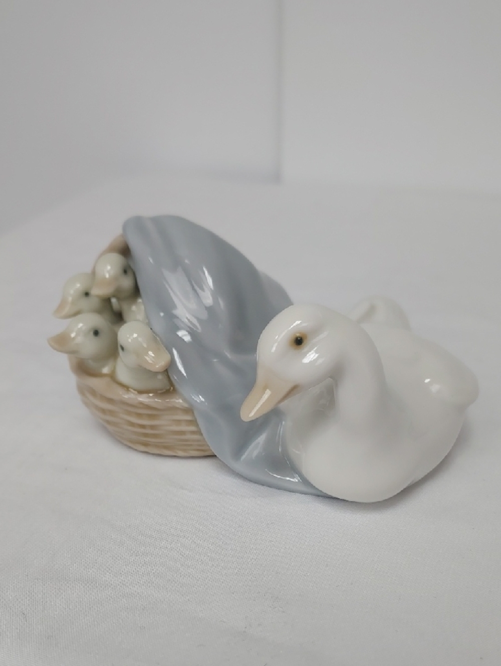Vintage Lladro #4895 Porcelain Mother Duck With Ducklings Figurine